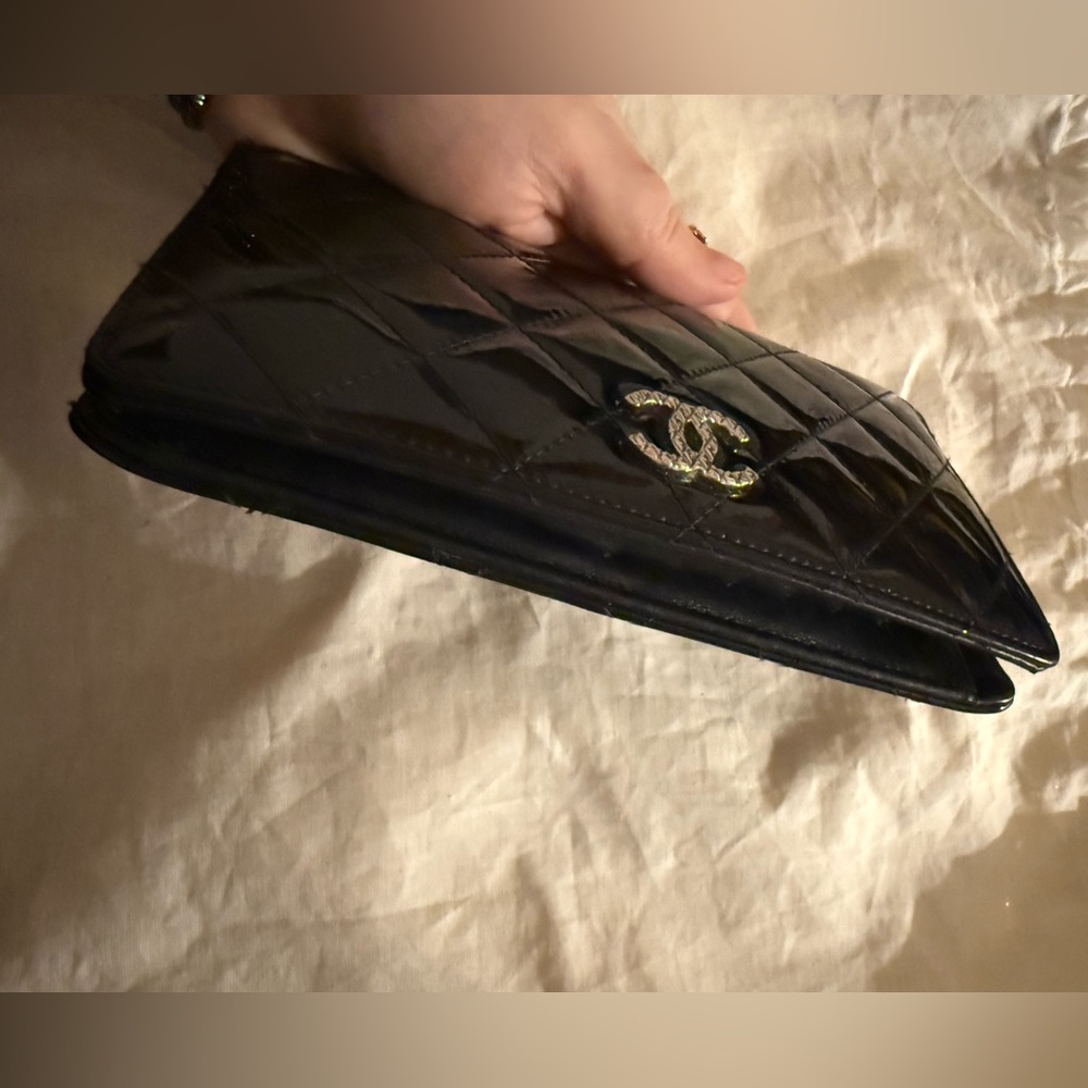 Chanel soft glossy patent leather wallet - Picture 12 of 12